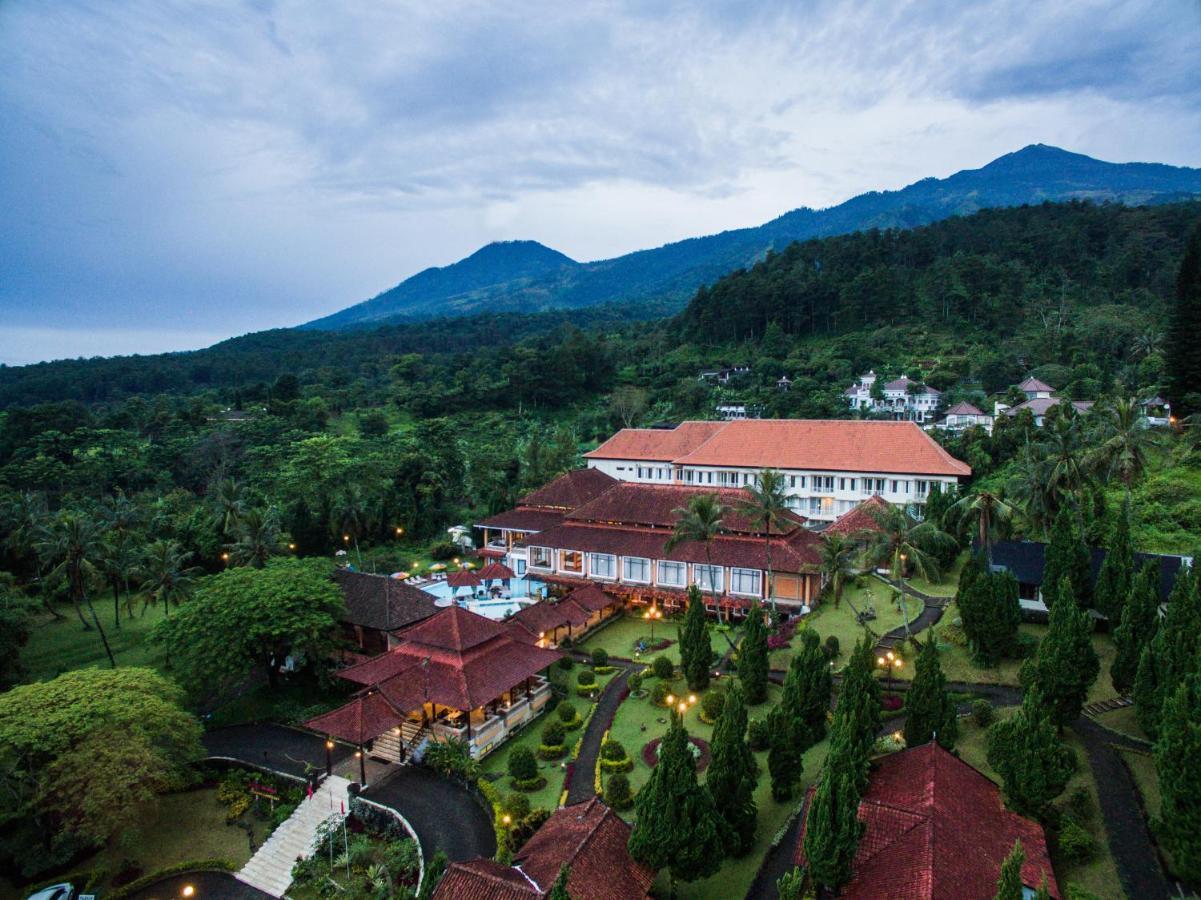 Royal Hotel And Villas Trawas Kültér fotó