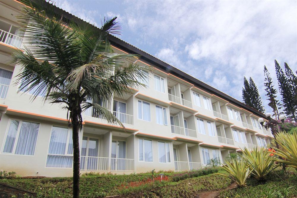Royal Hotel And Villas Trawas Kültér fotó