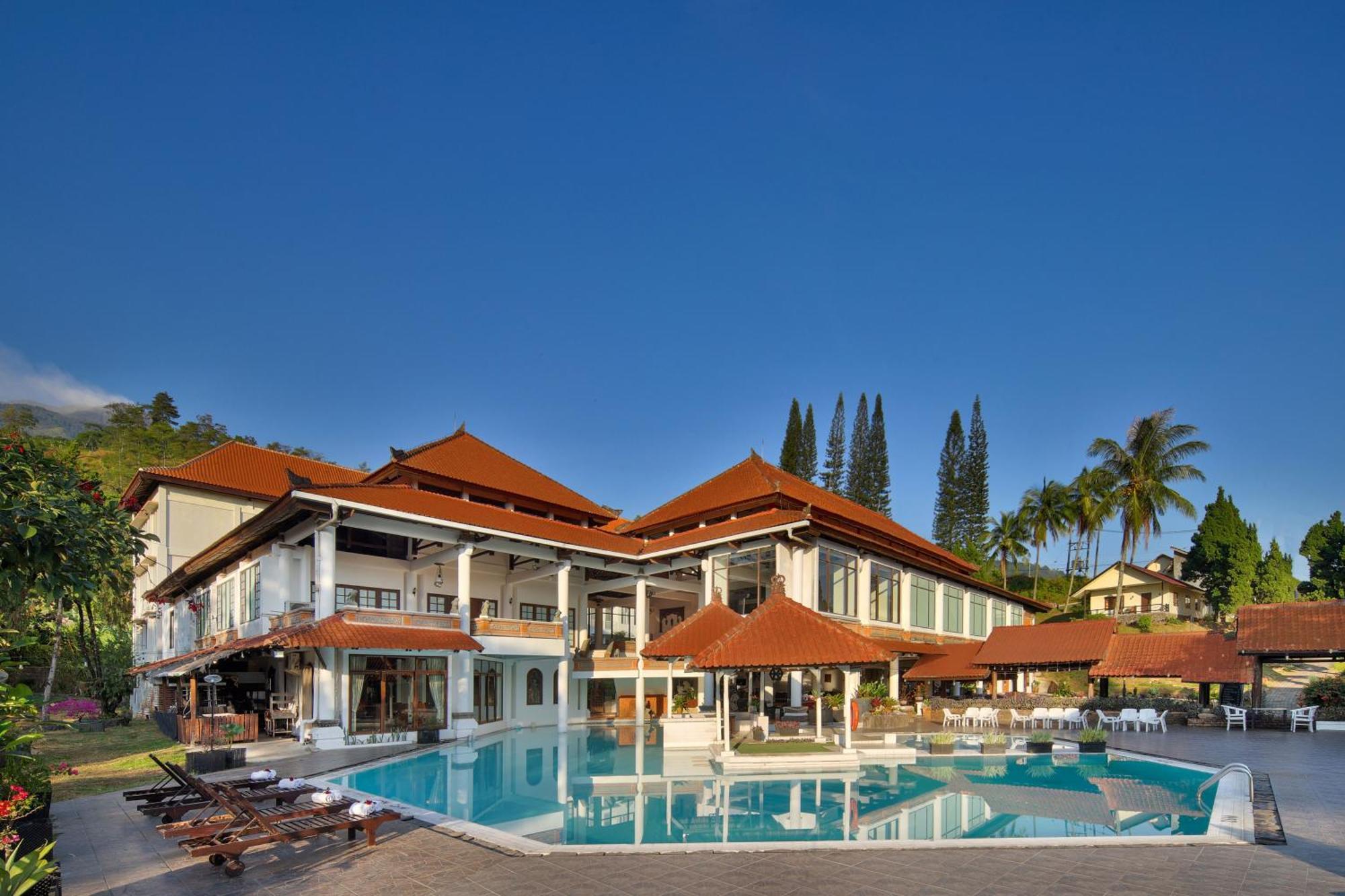 Royal Hotel And Villas Trawas Kültér fotó