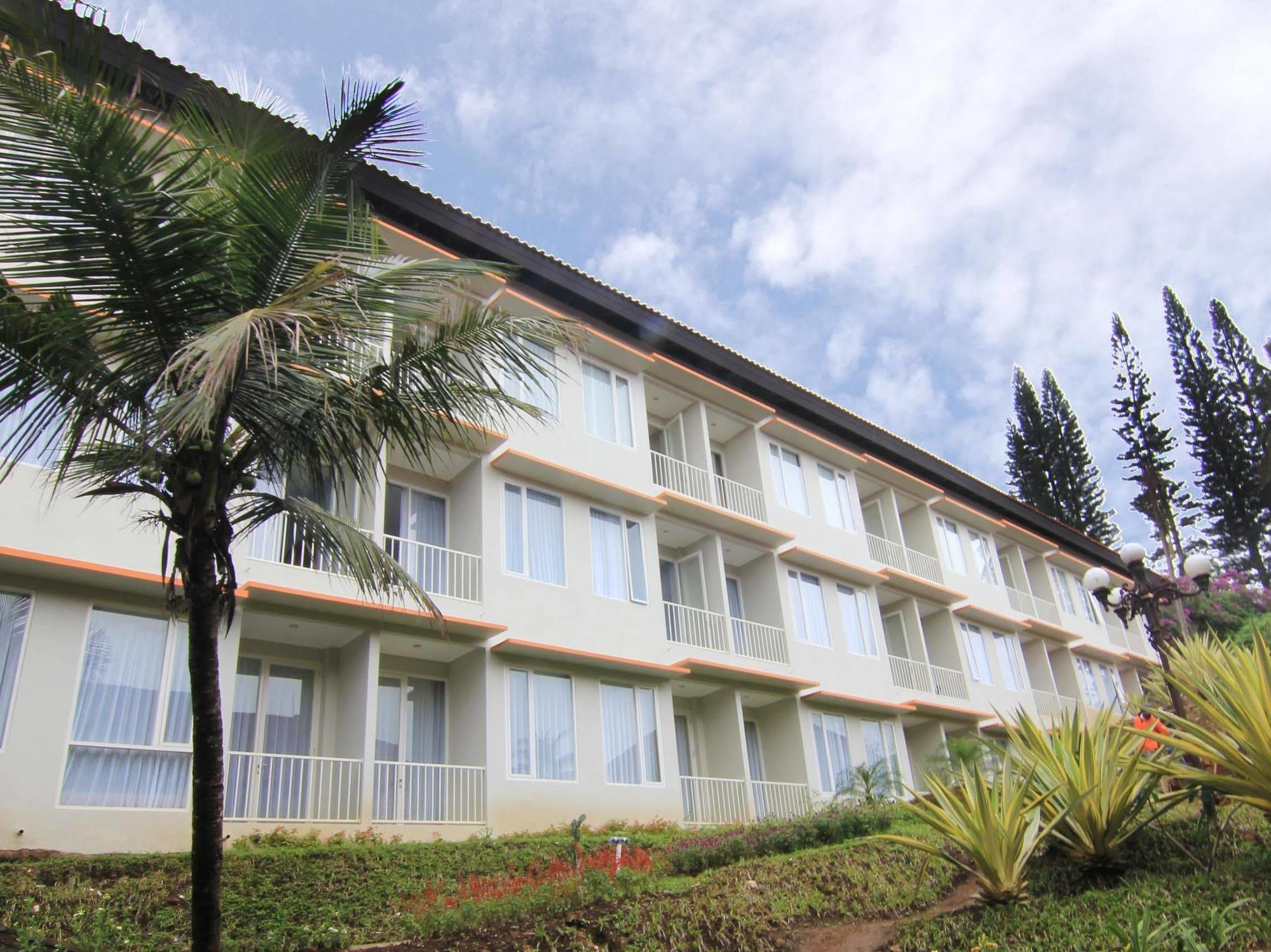 Royal Hotel And Villas Trawas Kültér fotó