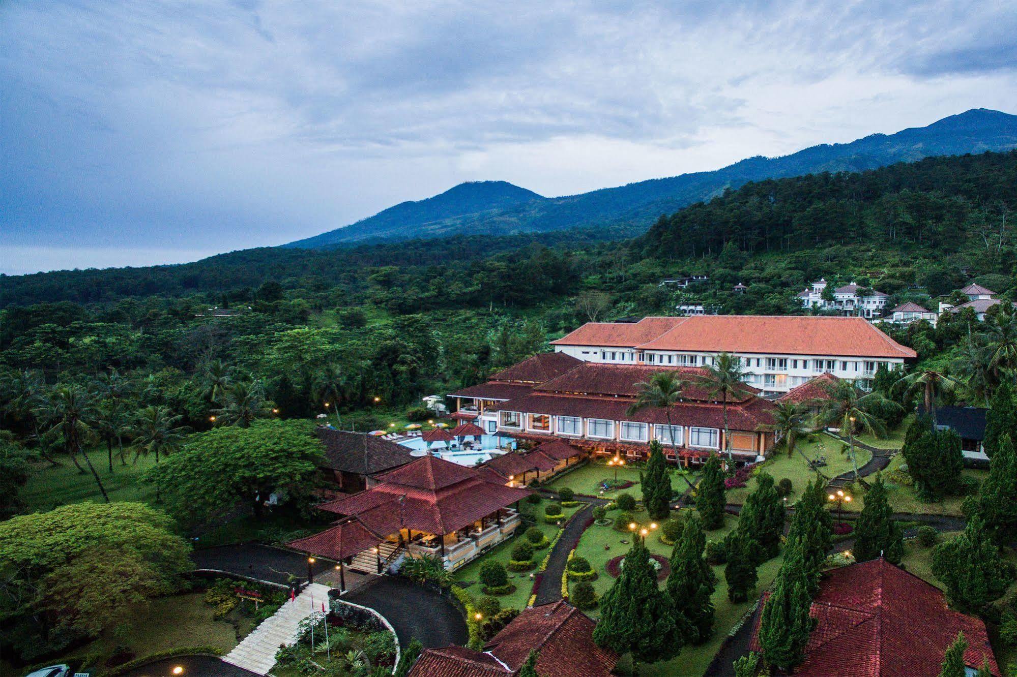 Royal Hotel And Villas Trawas Kültér fotó