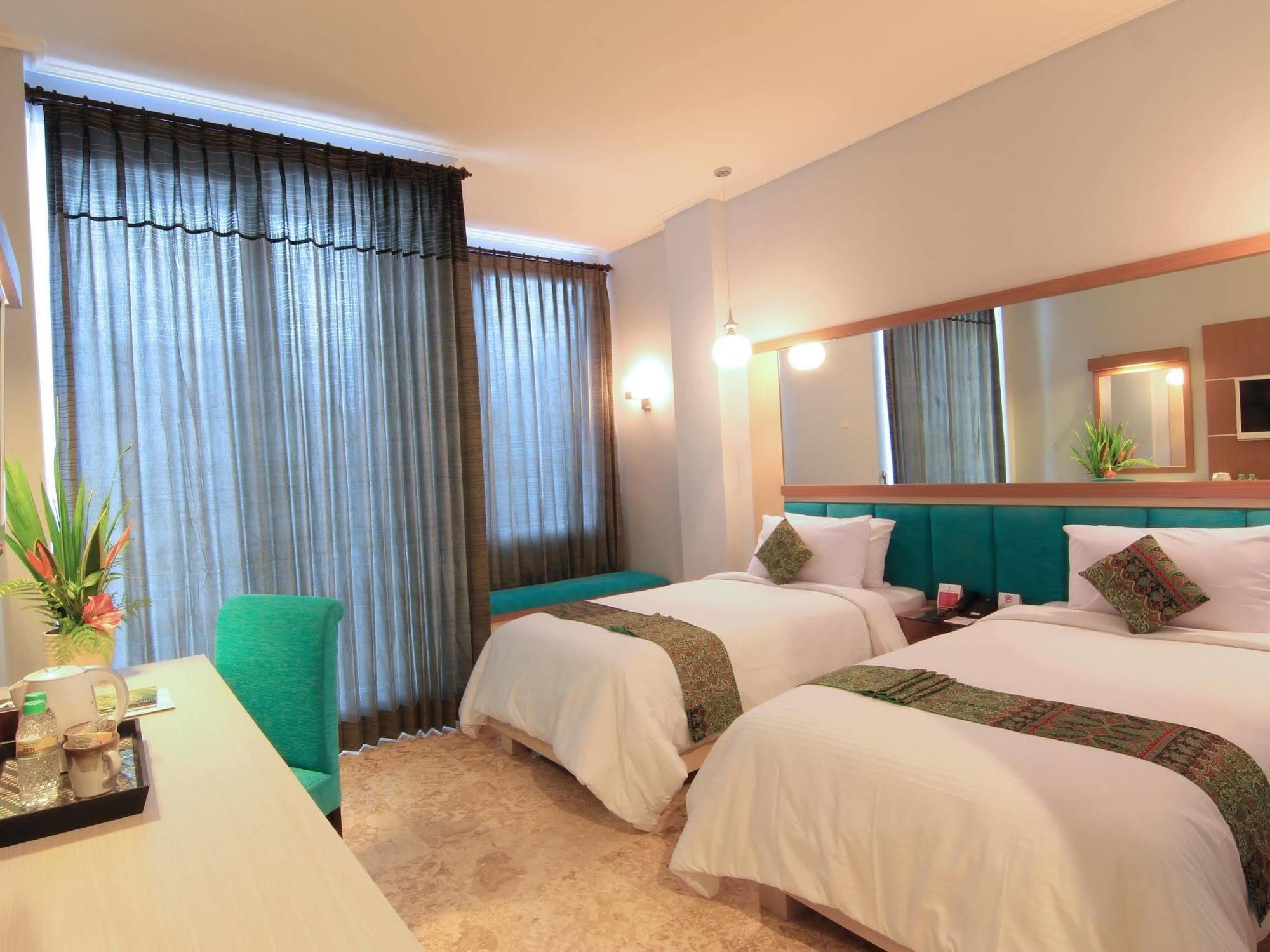 Royal Hotel And Villas Trawas Kültér fotó